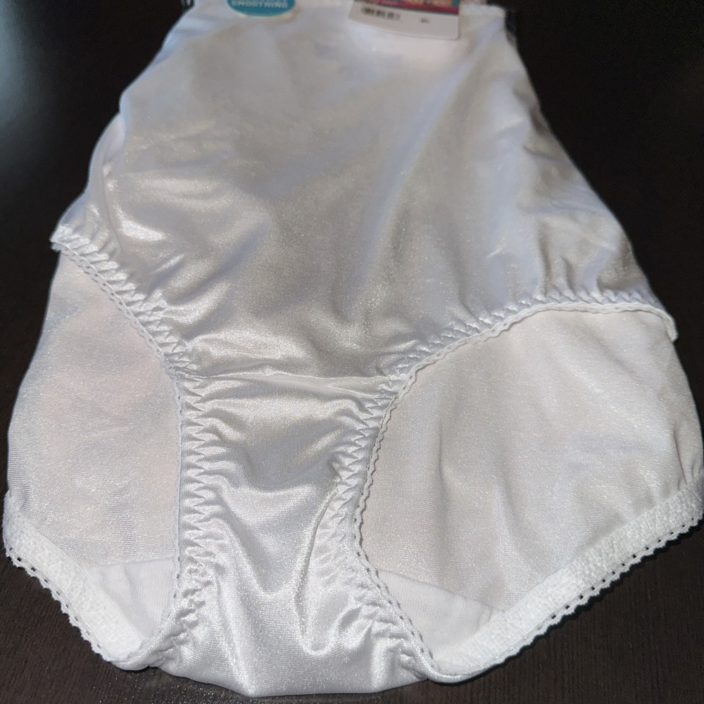 Vanity Fair Radiant Undershapers Brief Underwear 3 Pair Nylon Women 3XL/10 - Picture 3 of 9